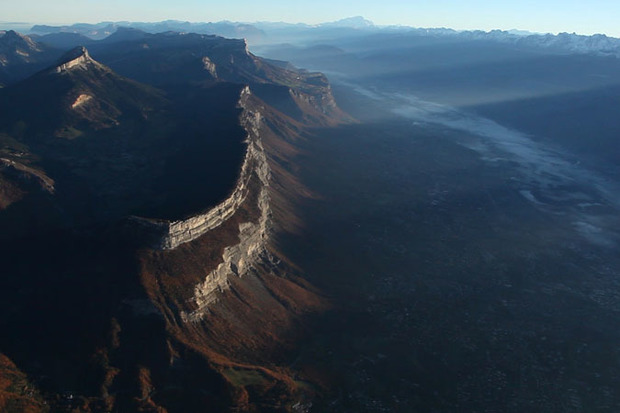La falaise du Saint-Eynard domine la valle de l'Isre dans le Grsivaudan  Photothque IRMa / Sbastien Gominet