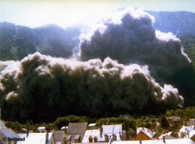 Photo 5 - Nuage de poussire au-dessus de Bourg d'Oisans le 29 juin 1998