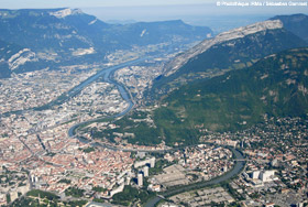 L'Isre dans sa traverse de Grenoble et sa confluence avec le Drac