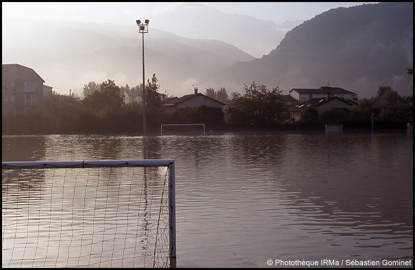 Le stade de foot de Domne inond le 23 aot 2005