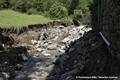 Crue du ruisseau Blanc, érosion de la berge rive droite