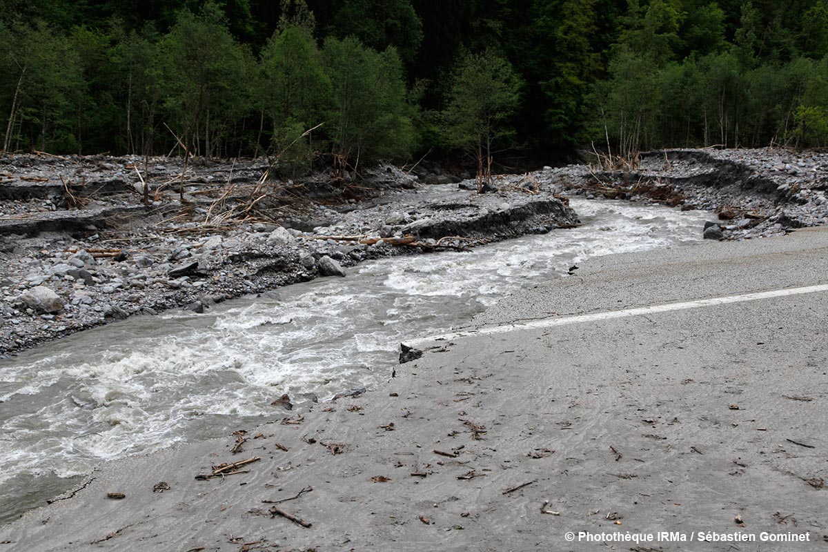 UGINE crue torrentielle Catastrophes naturelles Crue de l Arly à