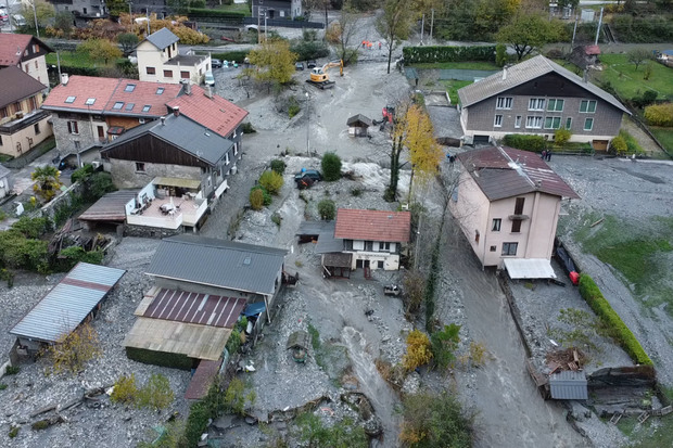 Vue arienne de Notre-Dame-de-Brianon le 15 novembre 2024. On remarquera lengravement important du hameau et les pelles mcaniques  luvre pour rduire les impacts de cette crue -  ONF-RTM