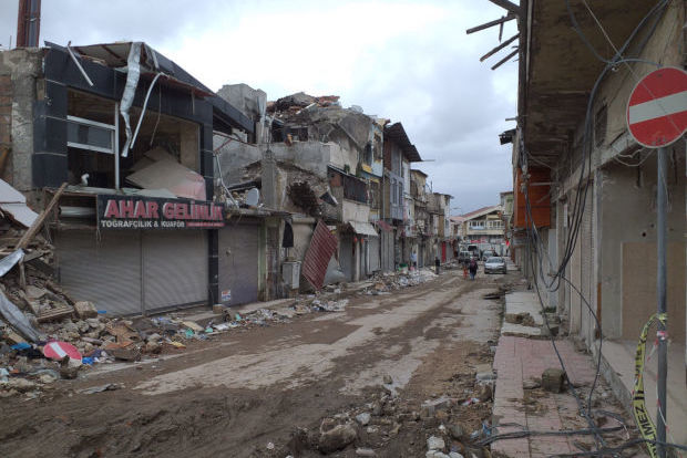 Quartiers rasés, nuages de poussières… Retour sur la mission post-sismique de l’AFPS en Turquie 