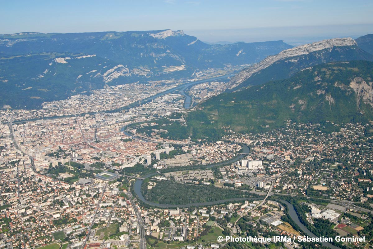 GRENOBLE : la vallée de l'Isère - Sites à risques - Vue aérienne de l
