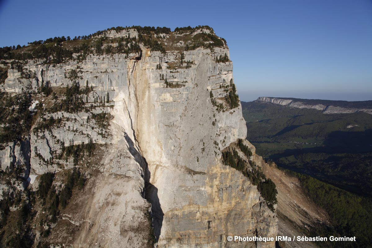 CHAPAREILLAN éboulement Catastrophes naturelles Le Granier vue sur les éboulements du 09