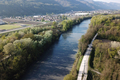 Vue aérienne de l'Isère entre Crolles et Froges - confortement de la digue rive droite par le SYMBHI