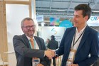 Sur le stand de SMACL Assurances au salon des Maires  Paris en novembre dernier, Serge TABOULOT, prsident de l'Institut des Risques Majeurs (IRMa) et Jrme BALOGE, prsident de SMACL Assurances, ont sign la reconduction d'un partenariat entre les 2 organismes. Une collaboration durable pour sensibiliser lus et agents territoriaux aux risques majeurs.