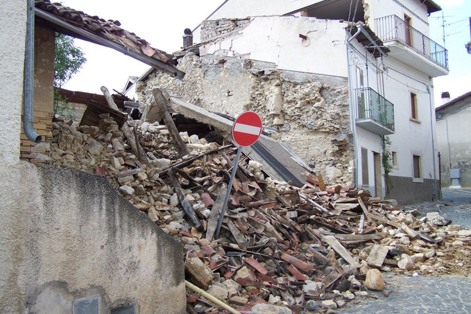 L'Aquila un mois après le séisme