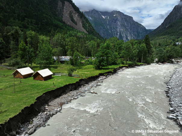 Erosion des berges du V�n�on suite la crue du 21 juin 2024 � Venosc - Bourg d'Arud