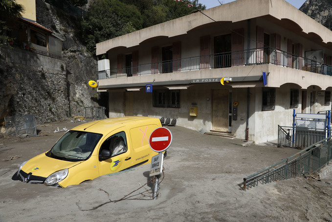 La Poste ensablée à Breil-sur-Roya après la crue du 2 octobre 2020 - tempête Alex