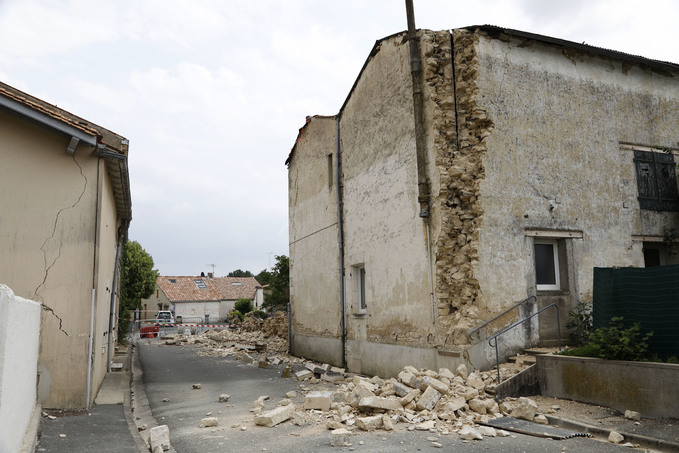 Séisme de La Laigne - bâtiment fissuré à Cram-Chaban