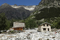 Crue du torrent des �tan�ons � la B�rarde - habitations engrav�es en aval du c�ne du d�jection